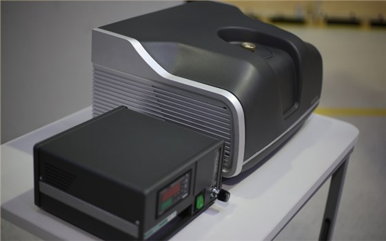 电子顺磁共振波谱仪